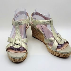 Taryn Rose Katalee Metallic Sandals Size 10M.  S892